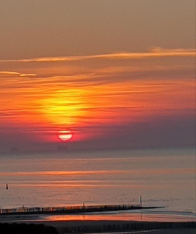 Penthouse Windkracht 10 Aan Het Strand Van Cadzand Pokoj fotografie